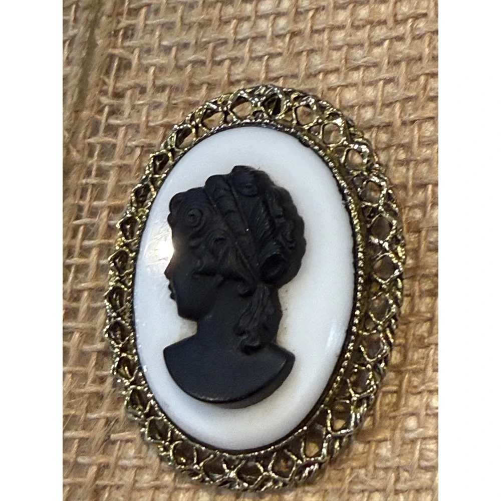 Vintage Black and White Cameo Brooch Gold Tone Filigree Oval Portrait Pin